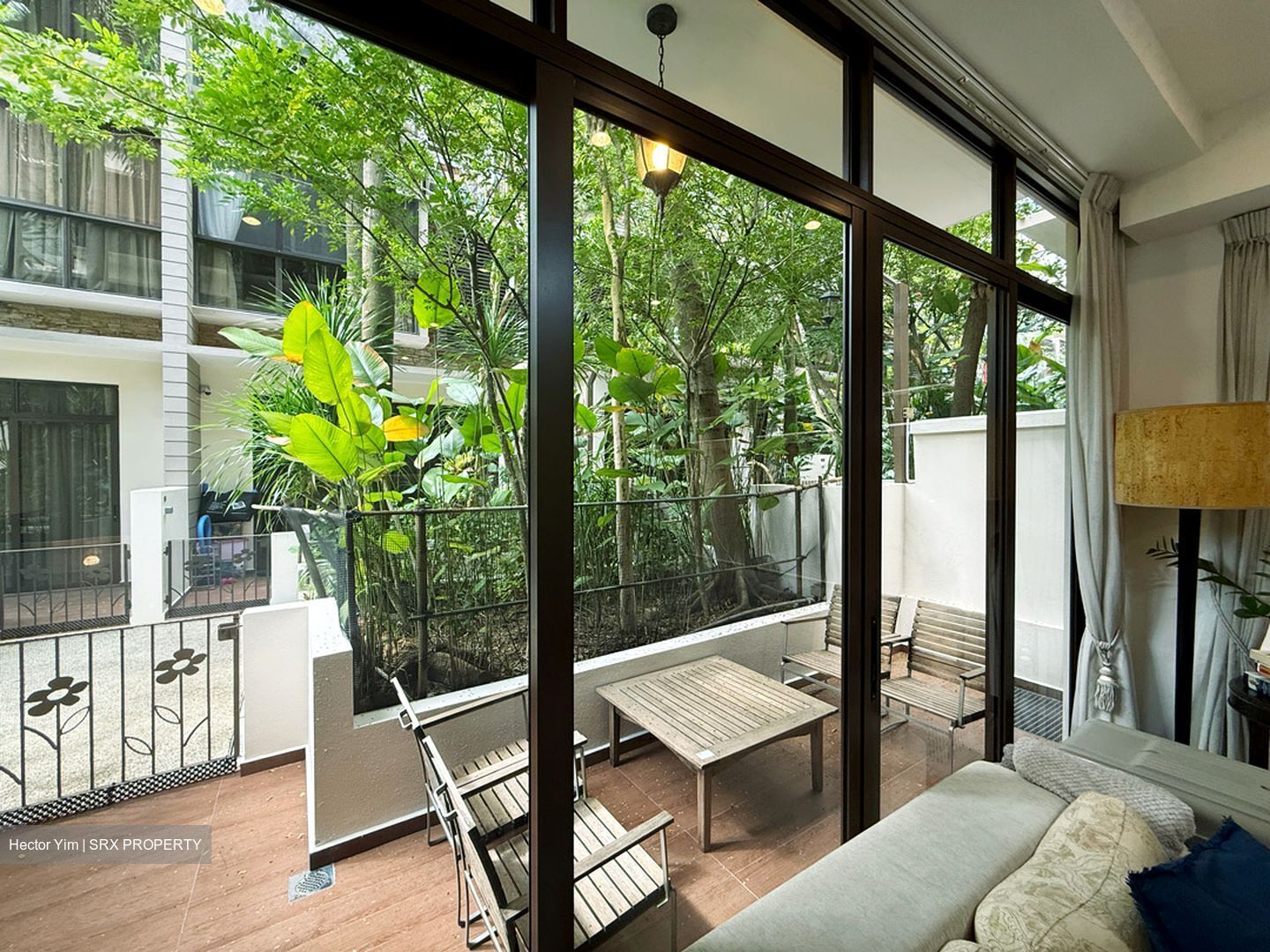 Holland Link (D10), Terrace #525091621